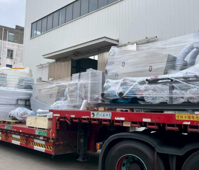 Qingben Environmental expédie avec succès un réservoir de dosage de produits chimiques en PE pour un projet de déshydratation des boues par presse à vis à Meishan, Sichuan